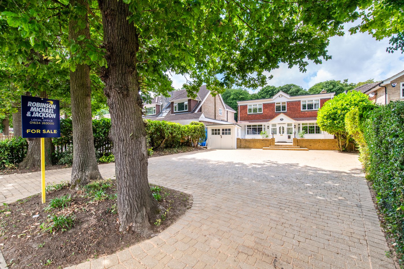 4 bedroom house for sale in Rainham | Robinson Michael & Jackson