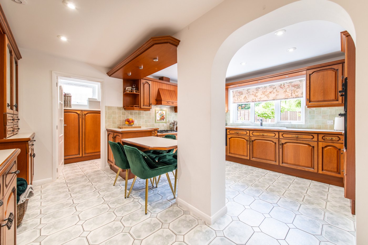 4 bedroom house for sale in Rainham | Robinson Michael & Jackson