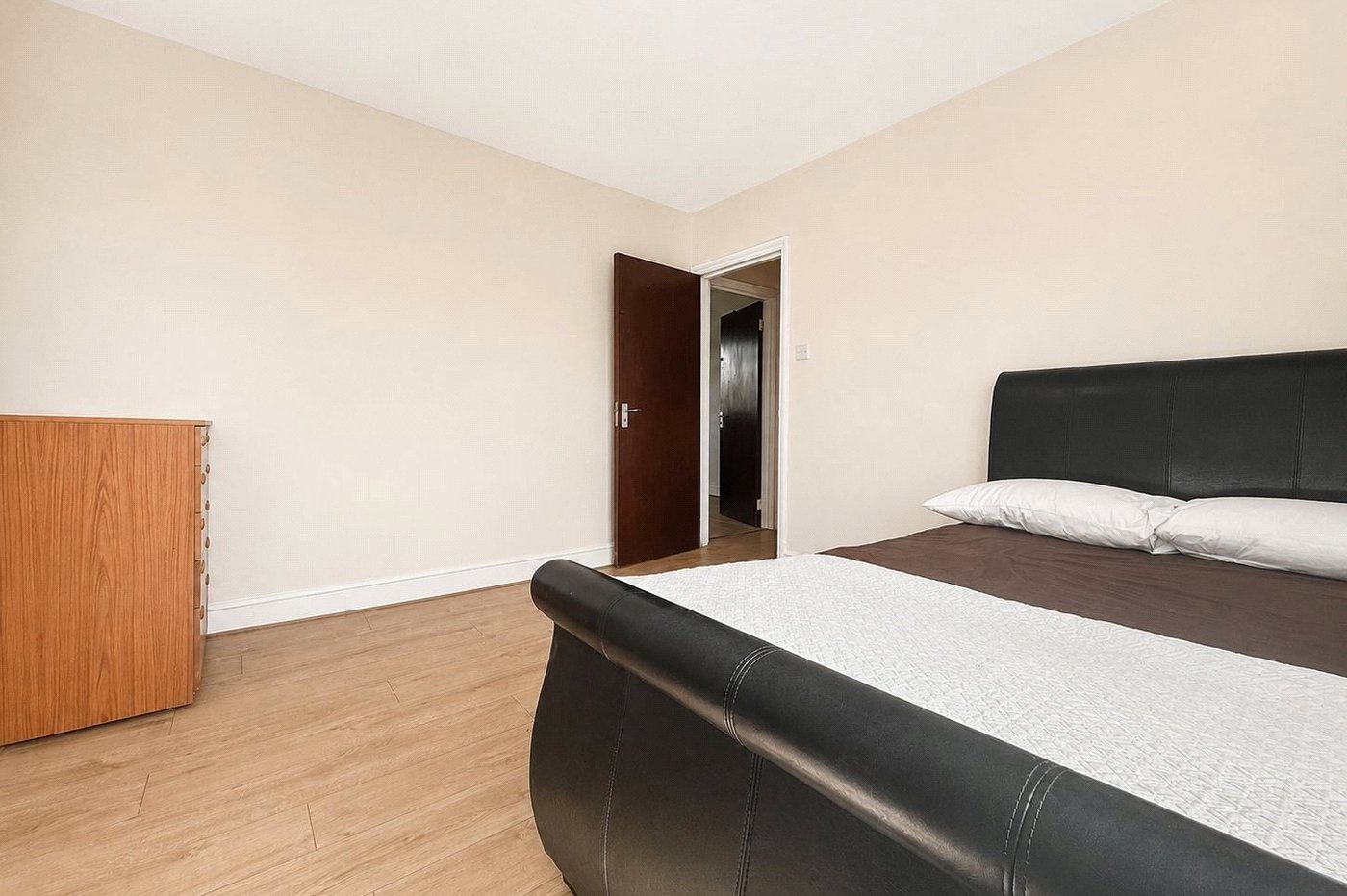 2 bedroom property for sale in Woolwich | Robinson Jackson