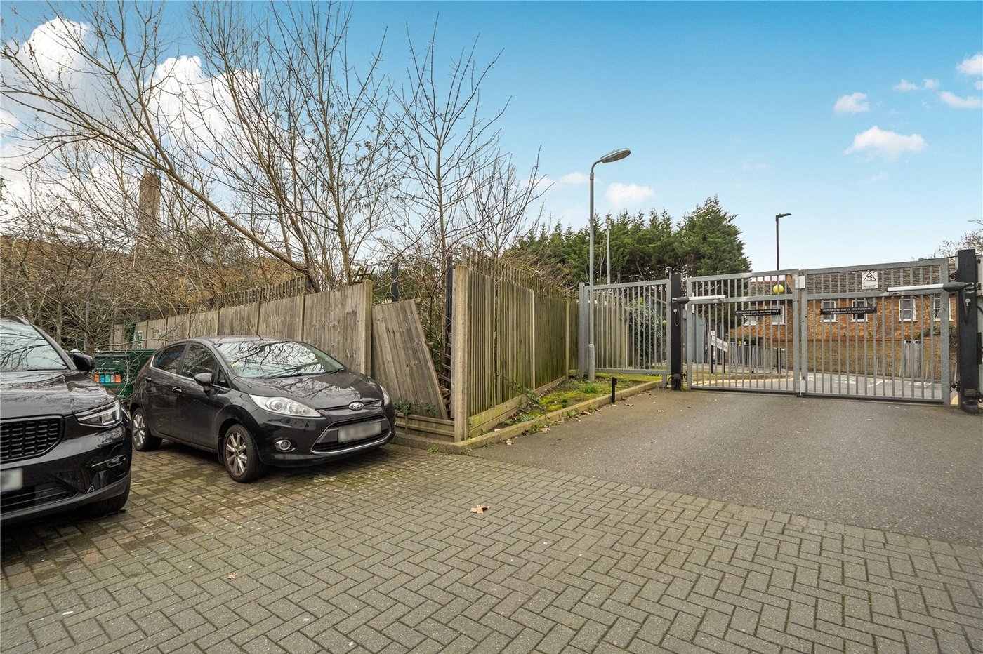 2 bedroom property for sale in West Norwood | Robinson Jackson