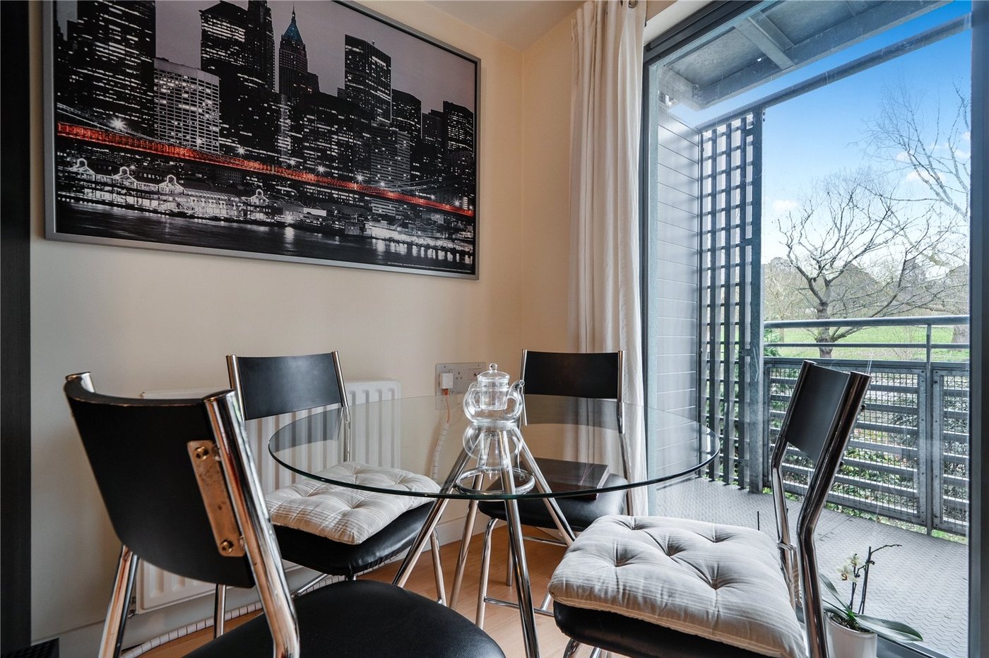 2 bedroom property for sale in West Norwood | Robinson Jackson