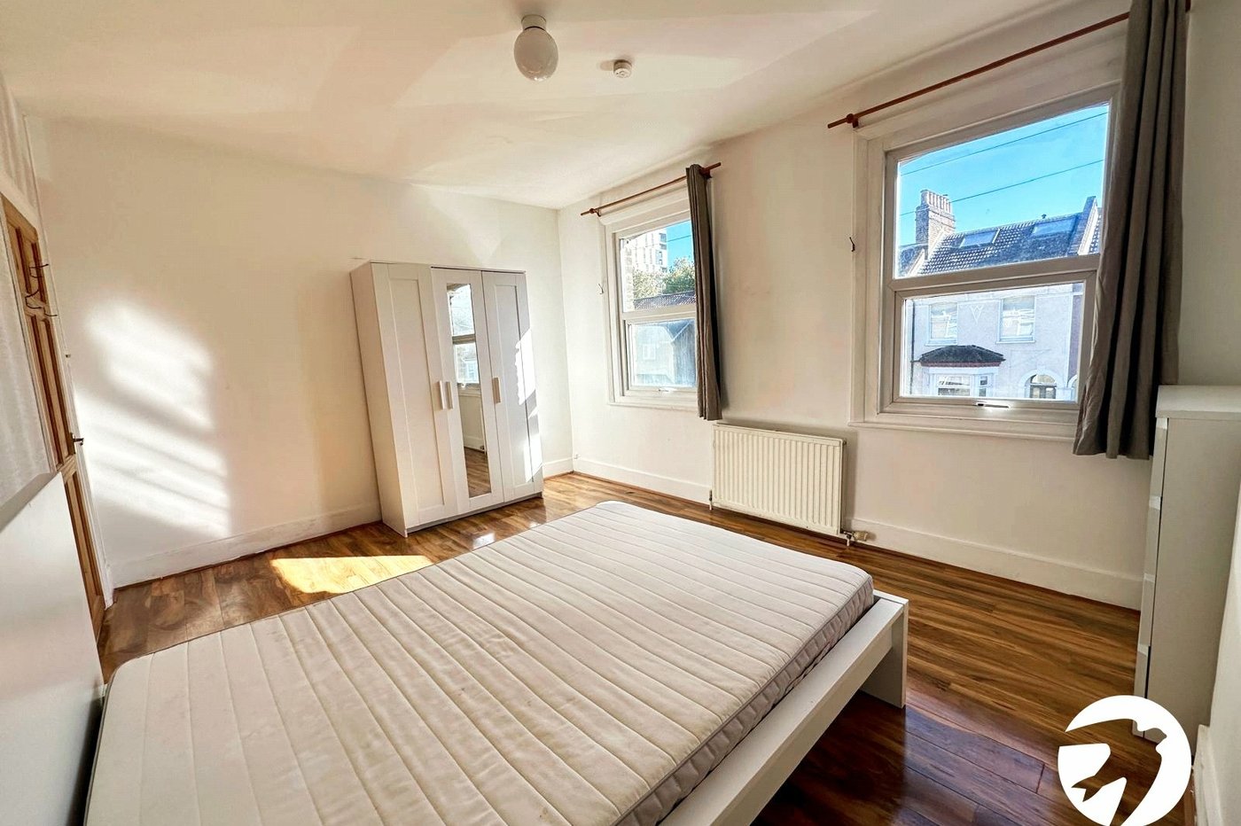 3 bedroom house for sale in London | Robinson Jackson