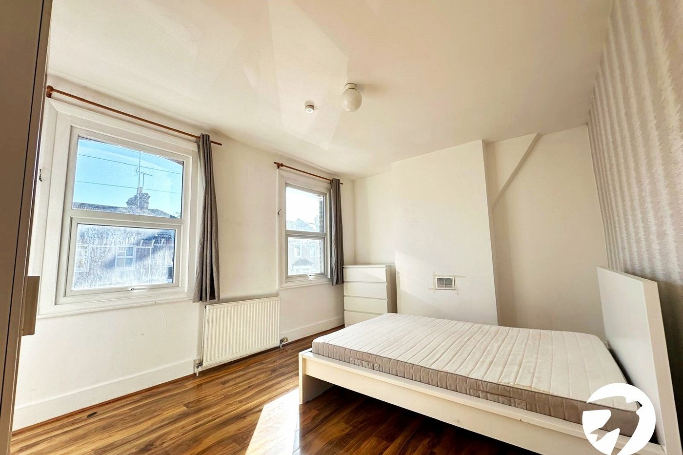 3 bedroom house for sale in London | Robinson Jackson