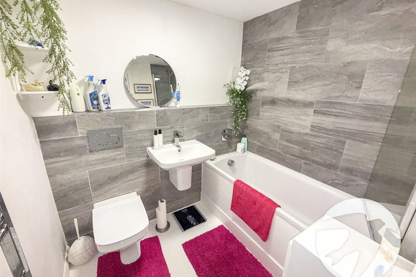 2 bedroom property for sale in London | Robinson Jackson
