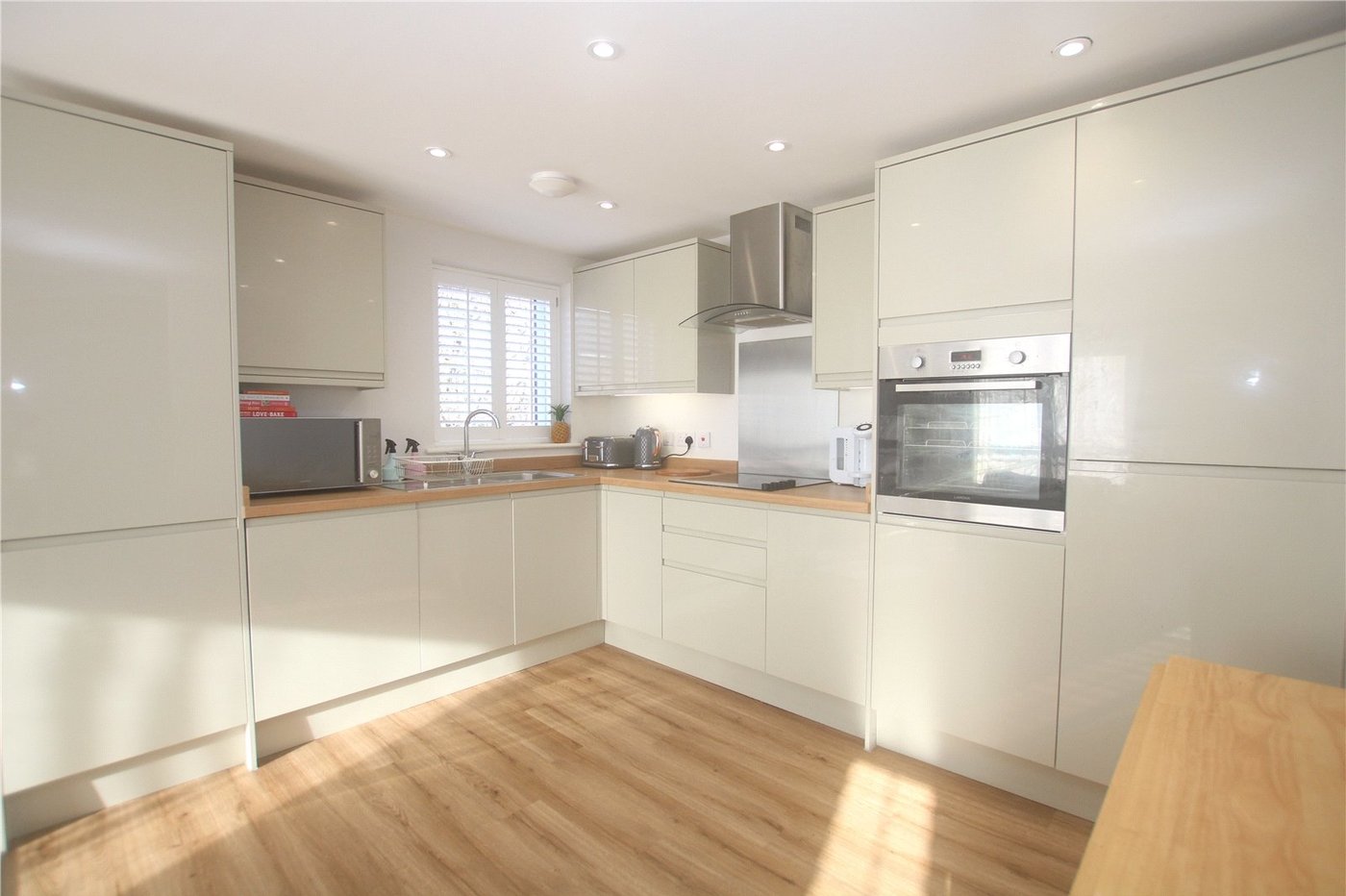 2 bedroom property for sale in New Eltham | Robinson Jackson