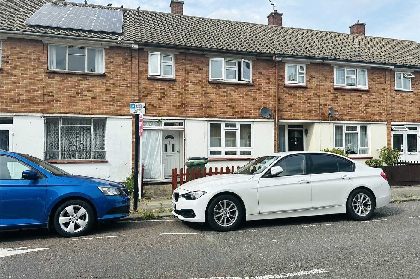 3 bedroom house for sale in London | Robinson Jackson