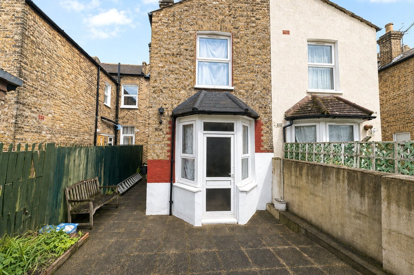 3 bedroom house for sale in London | Robinson Jackson