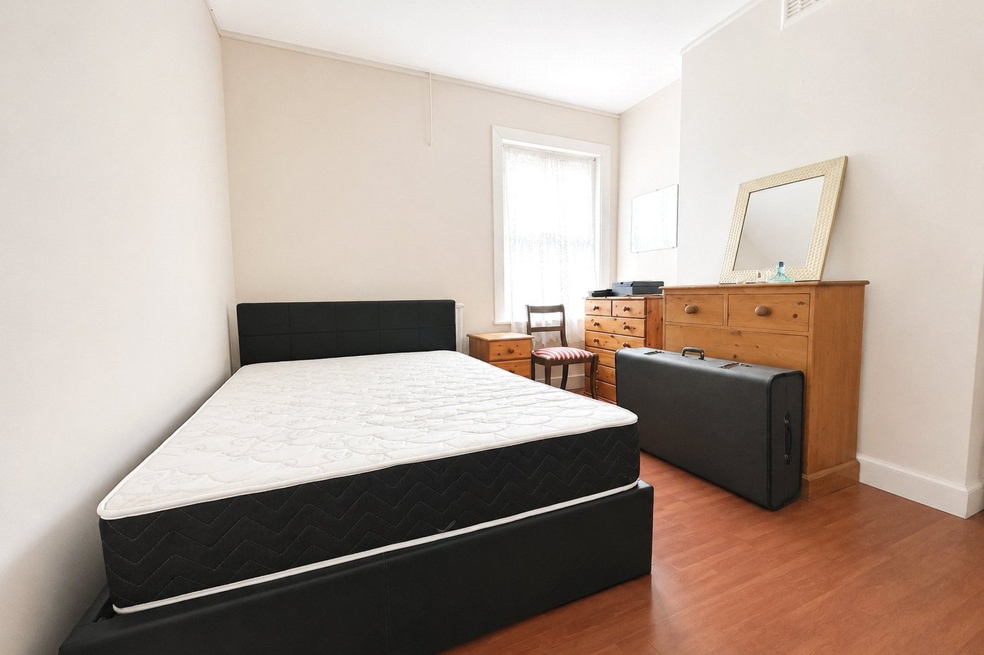 3 bedroom house for sale in London | Robinson Jackson