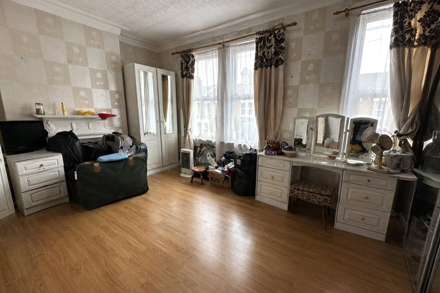 3 bedroom house for sale in London | Robinson Jackson
