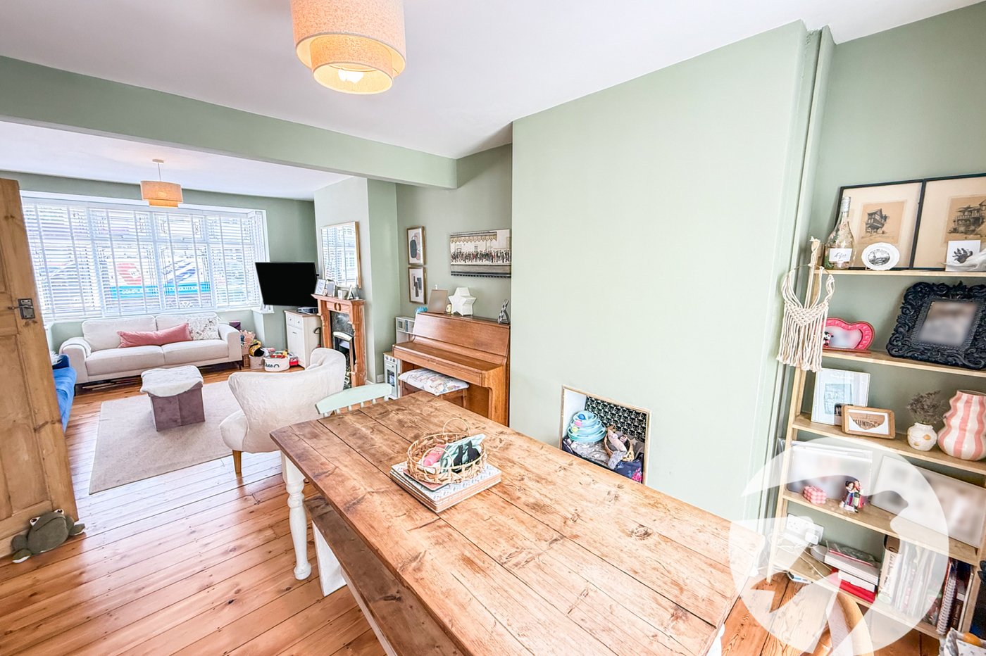 3 bedroom house for sale in London | Robinson Jackson