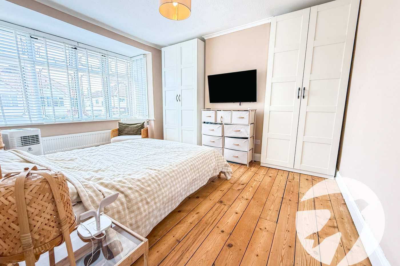 3 bedroom house for sale in London | Robinson Jackson