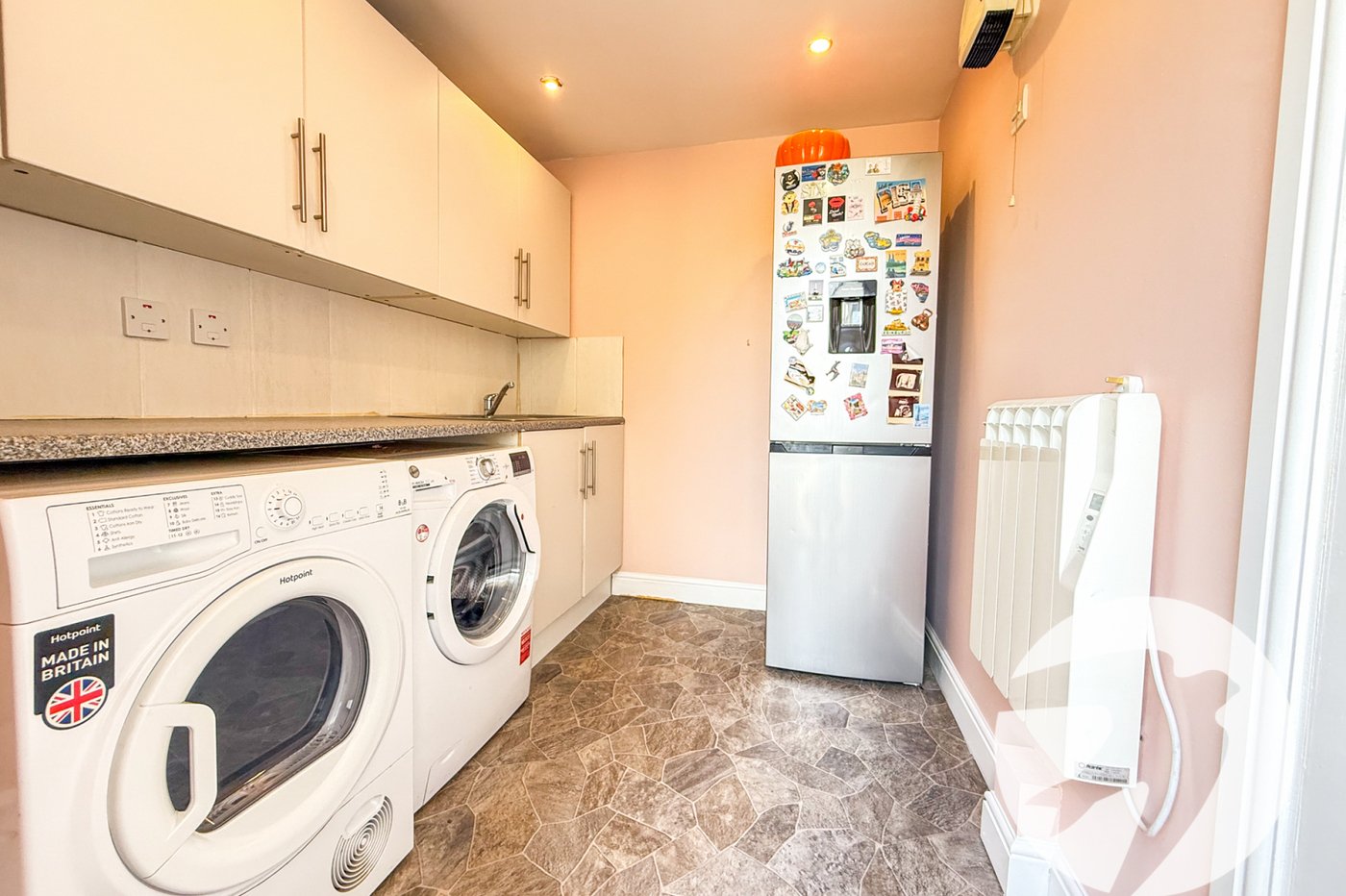 3 bedroom house for sale in London | Robinson Jackson
