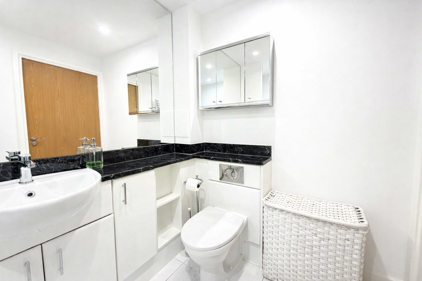 2 bedroom property for sale in London | Robinson Jackson