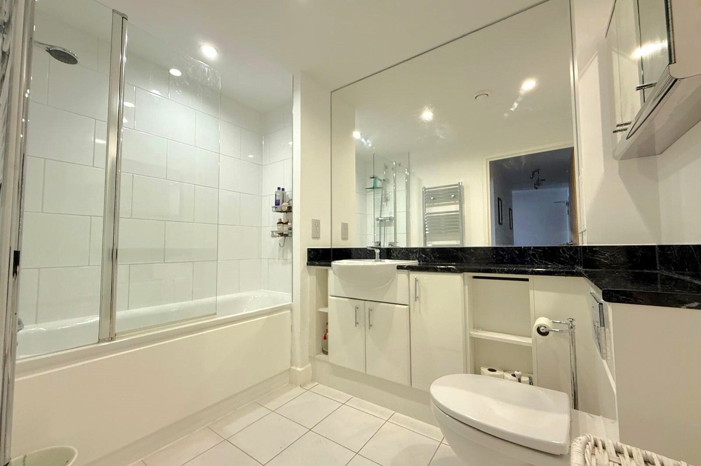 2 bedroom property for sale in London | Robinson Jackson