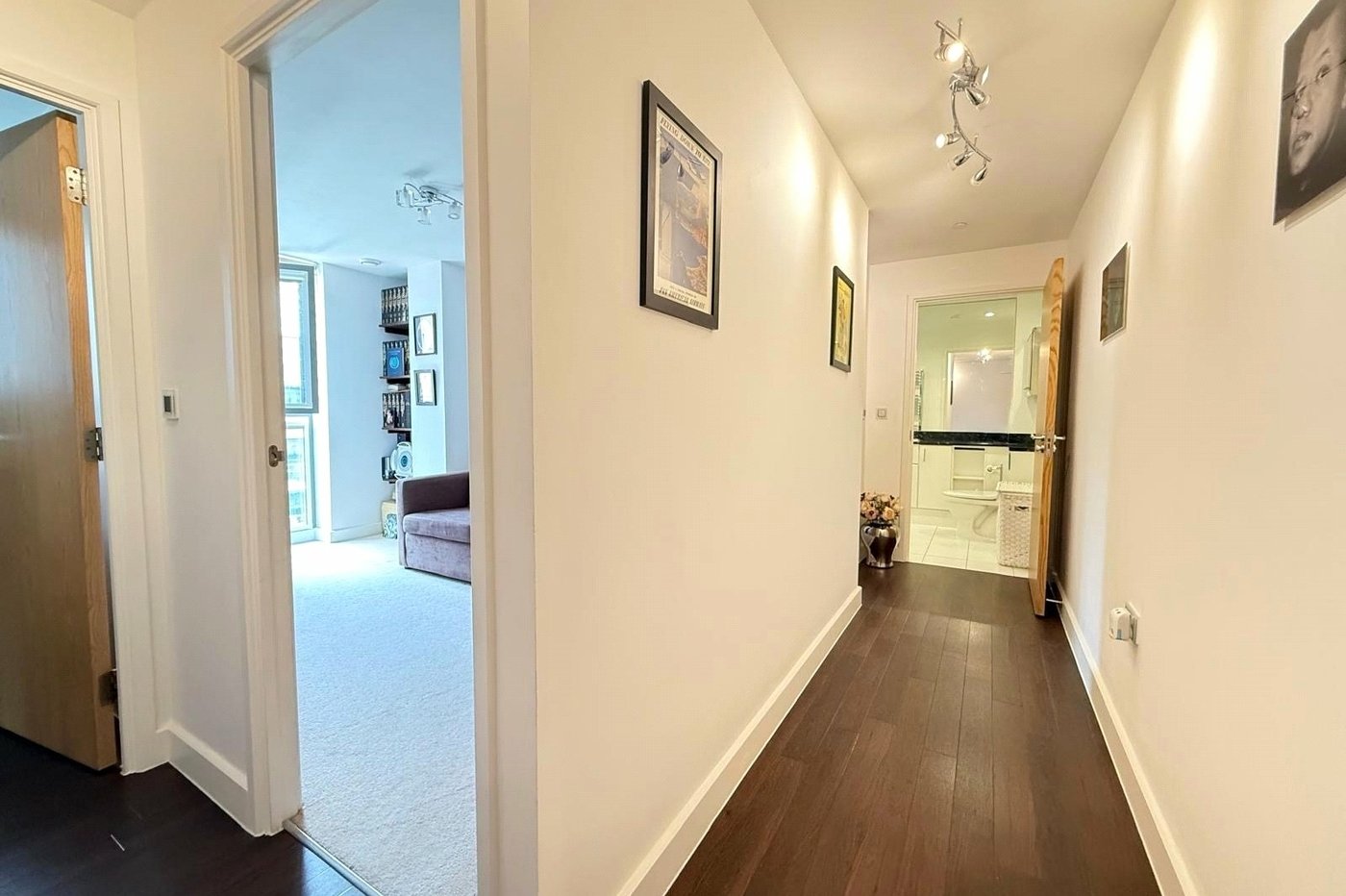 2 bedroom property for sale in London | Robinson Jackson