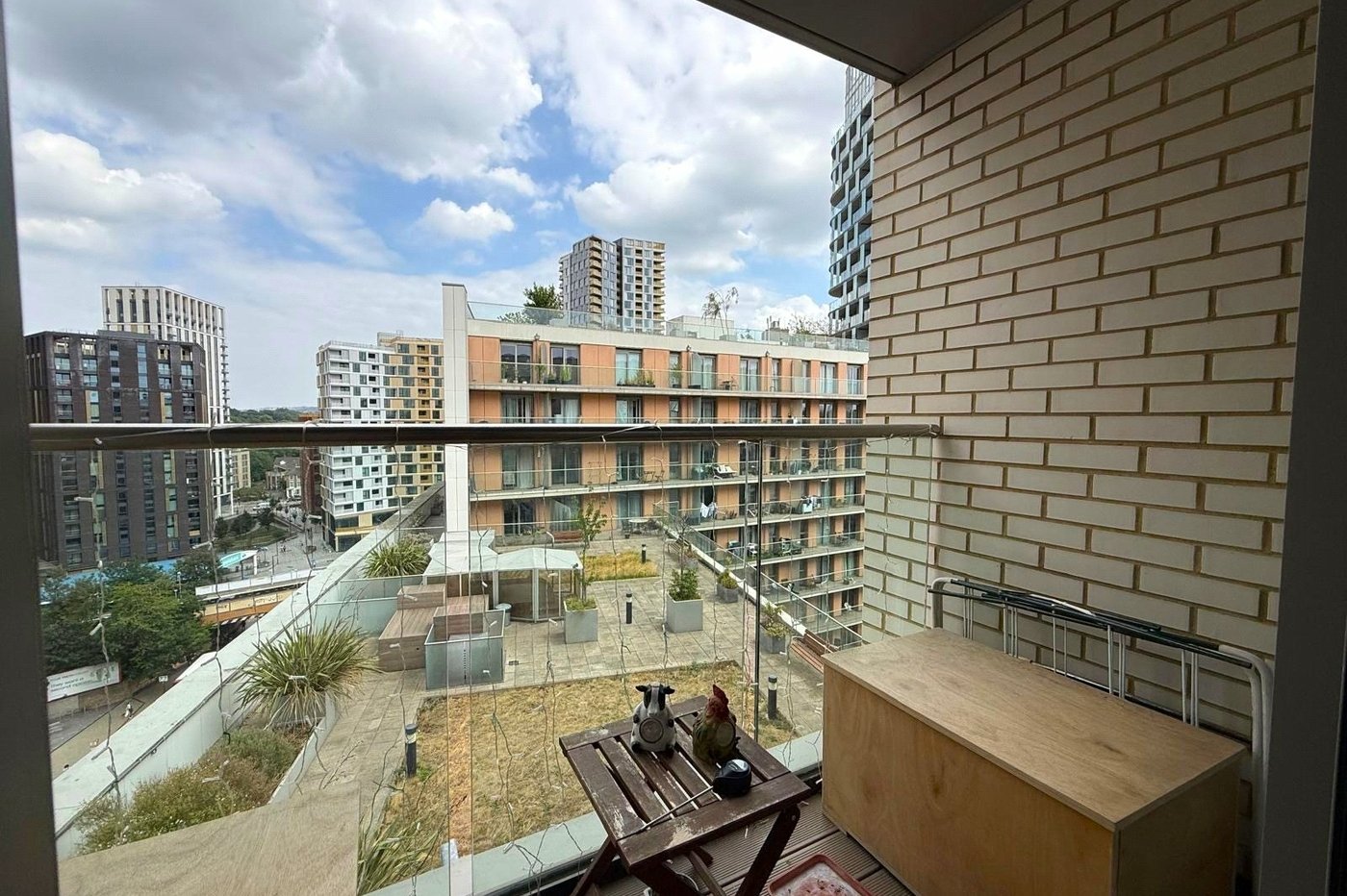 2 bedroom property for sale in London | Robinson Jackson