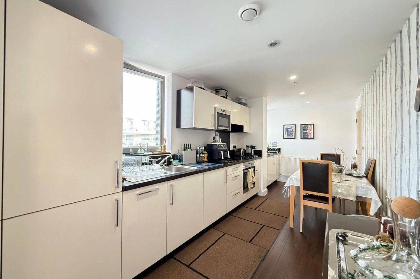 2 bedroom property for sale in London | Robinson Jackson