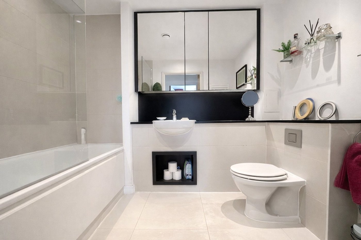 2 bedroom property for sale in London | Robinson Jackson