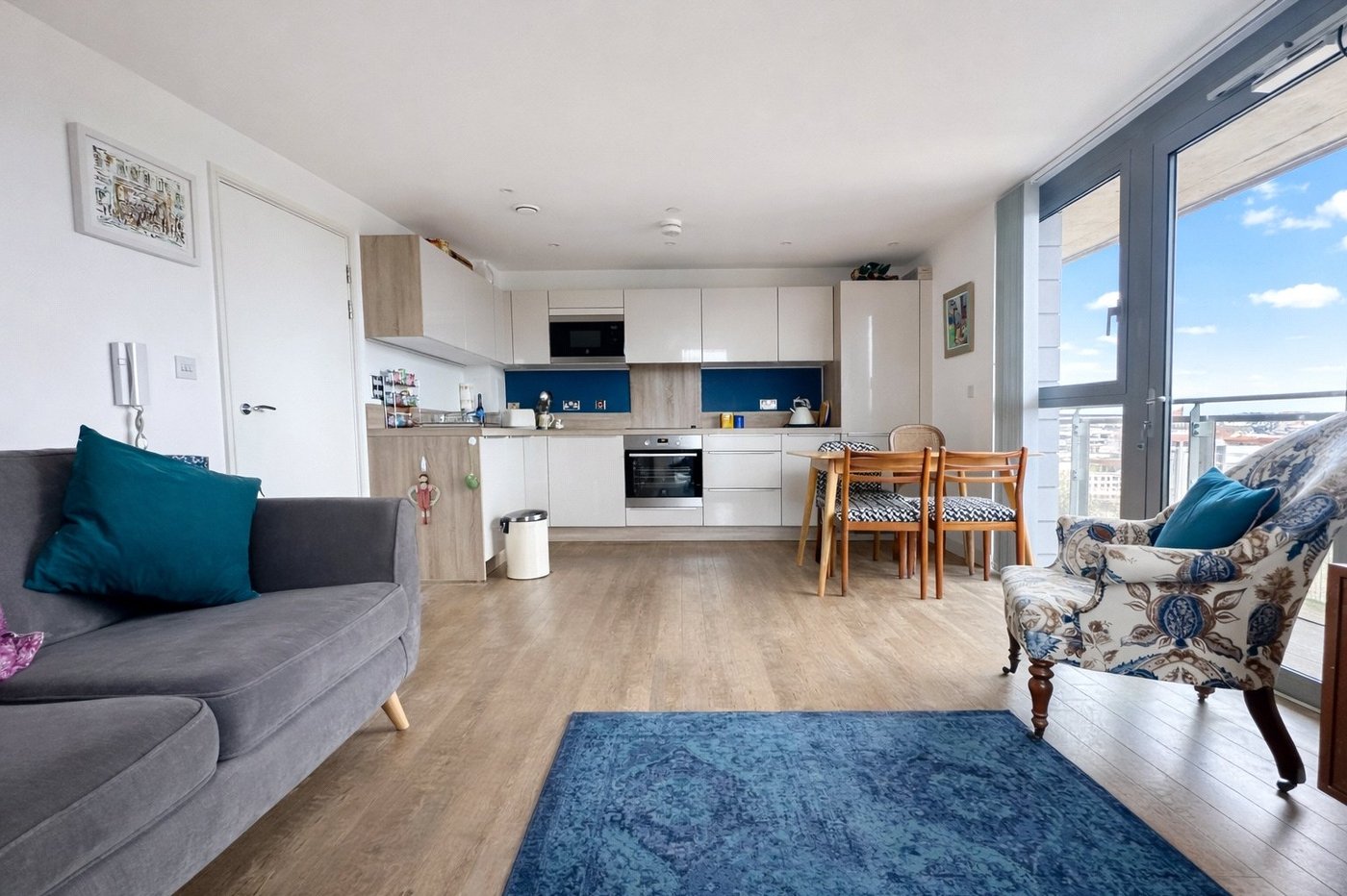 2 bedroom property for sale in London | Robinson Jackson
