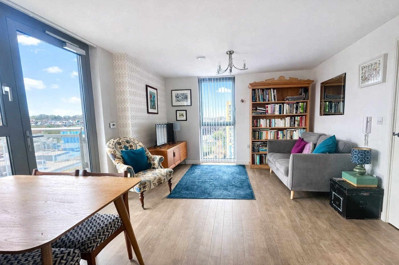 2 bedroom property for sale in London | Robinson Jackson