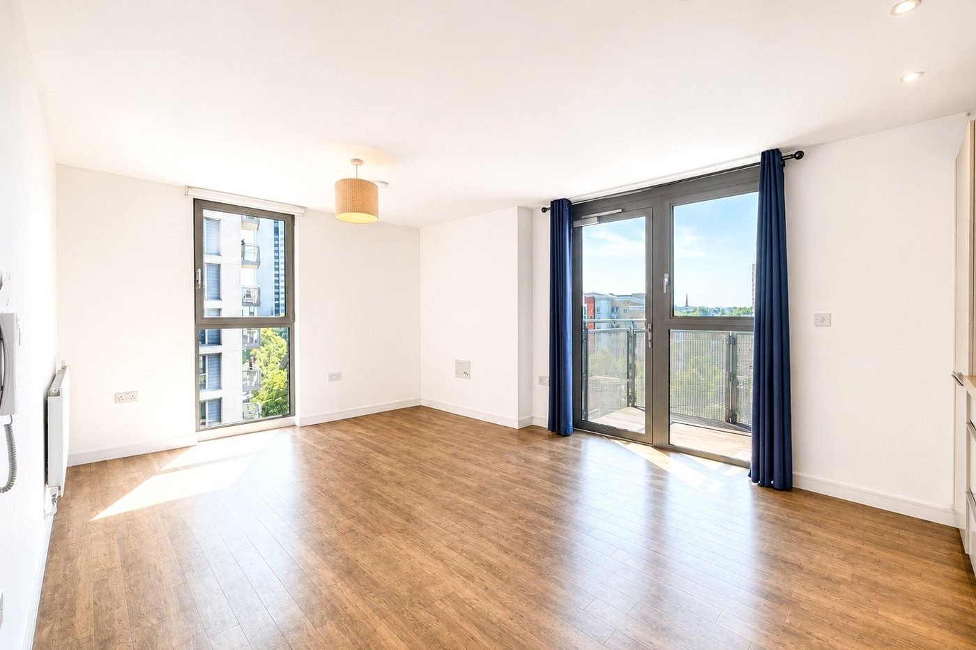2 bedroom property for sale in London | Robinson Jackson