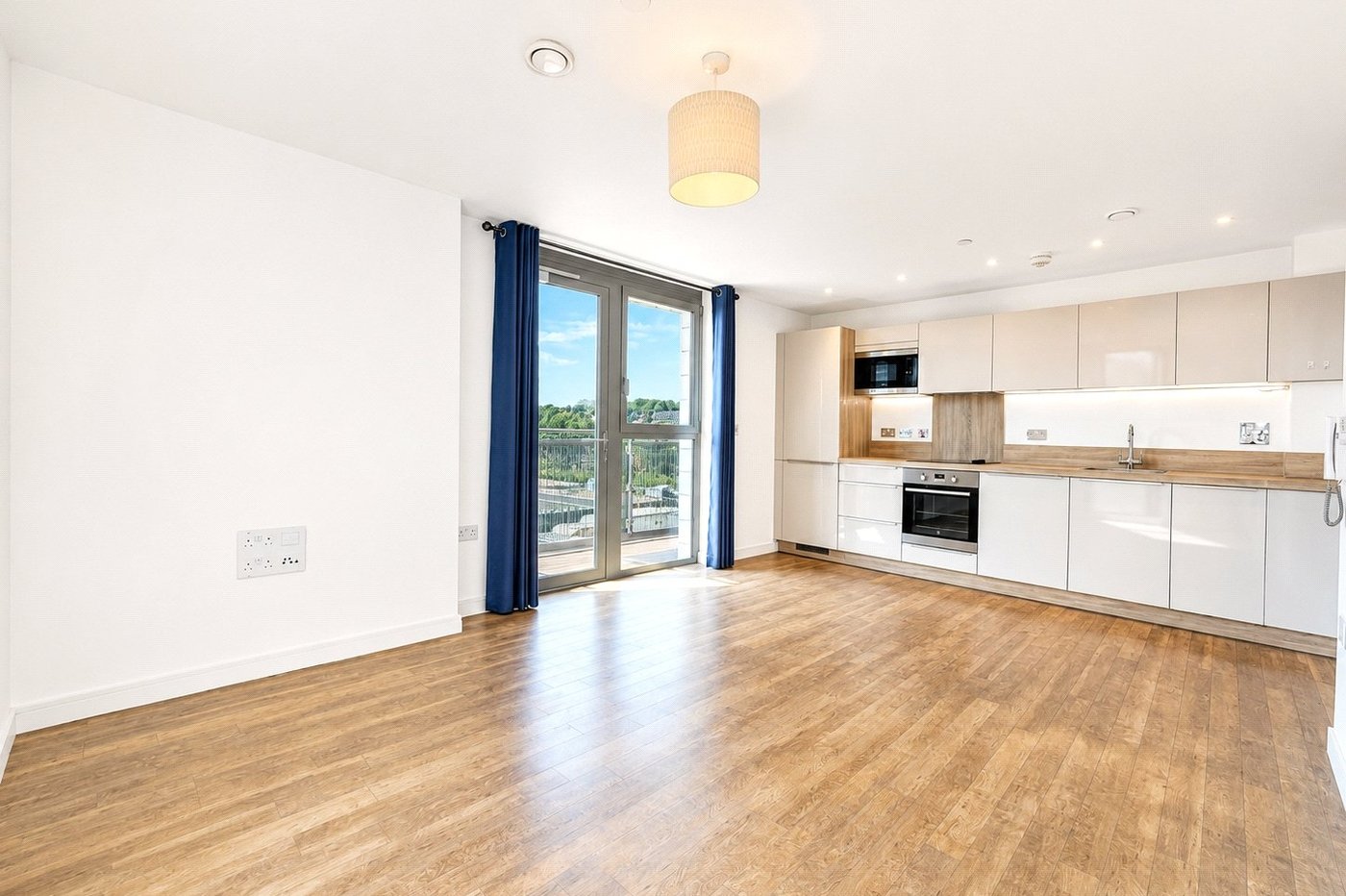 2 bedroom property for sale in London | Robinson Jackson