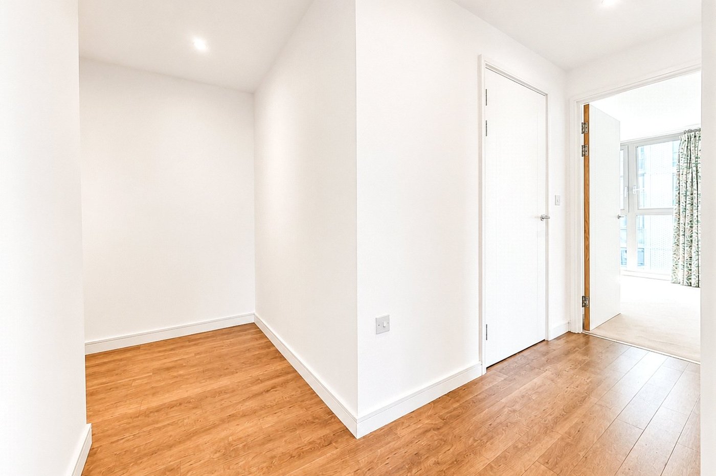 2 bedroom property for sale in London | Robinson Jackson