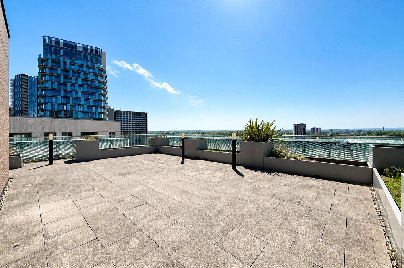 2 bedroom property for sale in London | Robinson Jackson