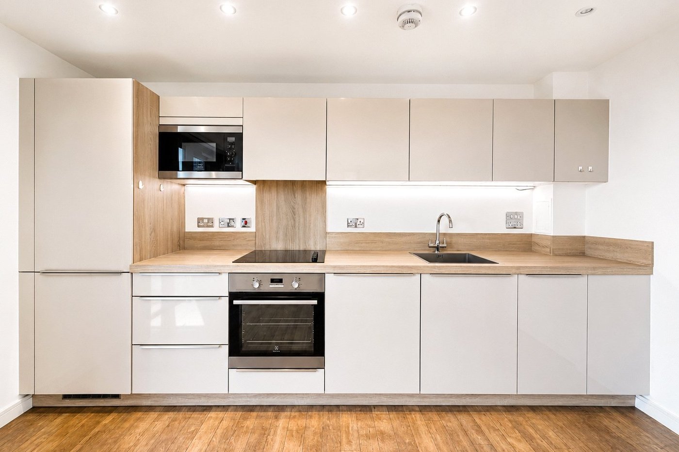 2 bedroom property for sale in London | Robinson Jackson
