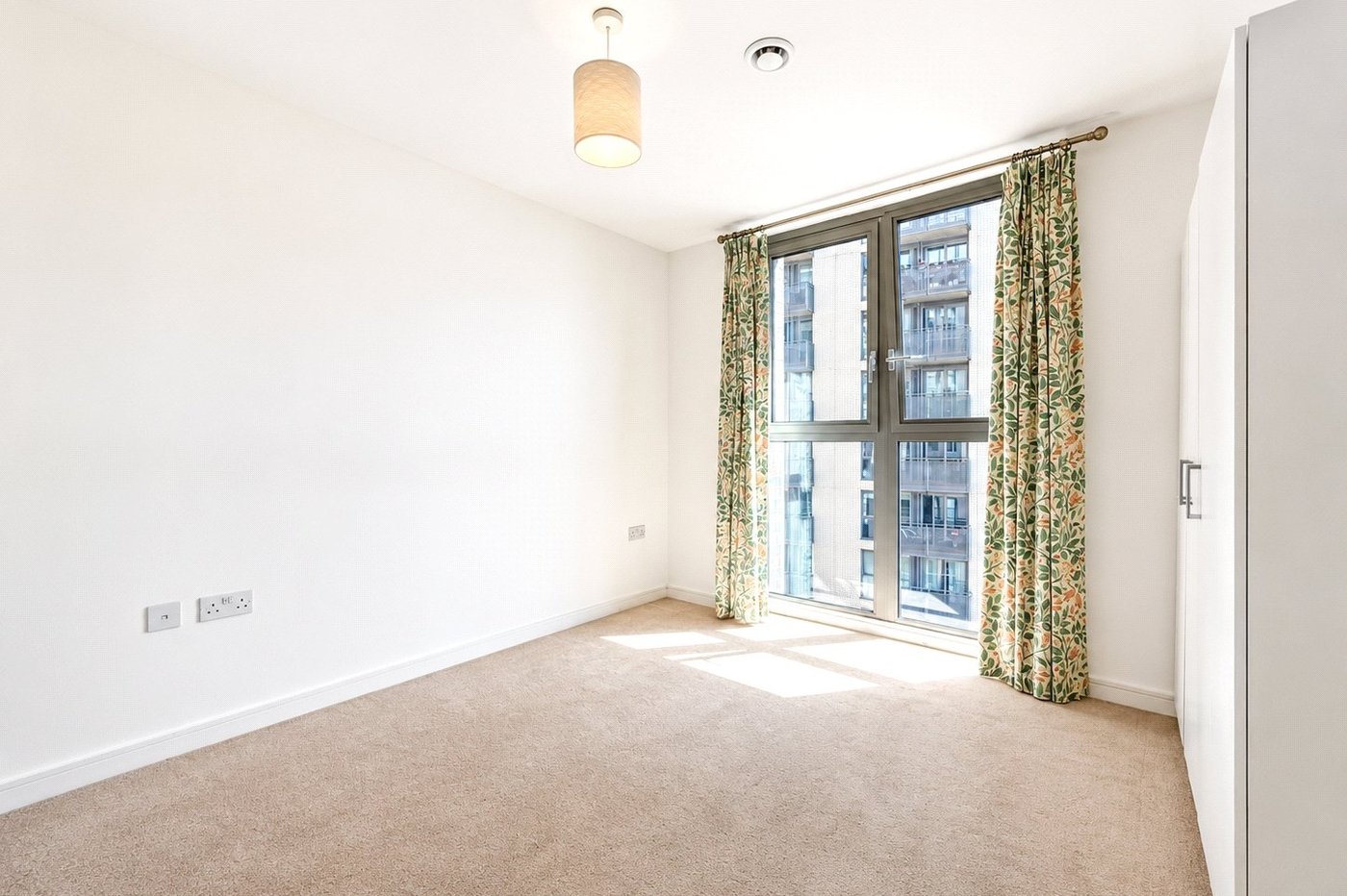 2 bedroom property for sale in London | Robinson Jackson