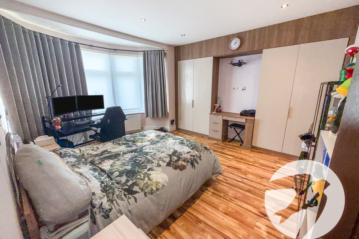 4 bedroom house for sale in London | Robinson Jackson