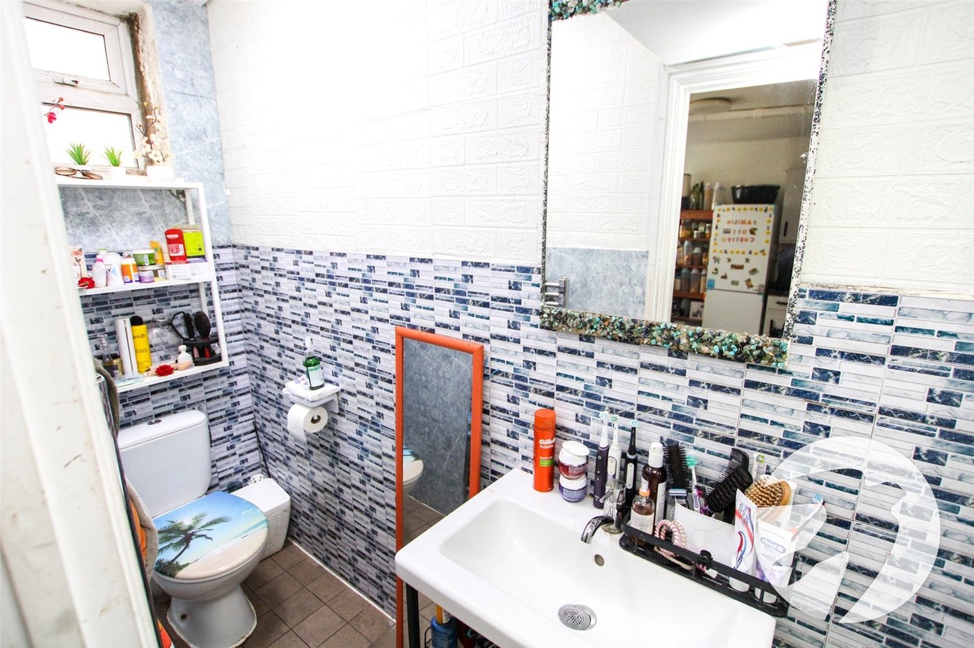 3 bedroom house for sale in London | Robinson Jackson