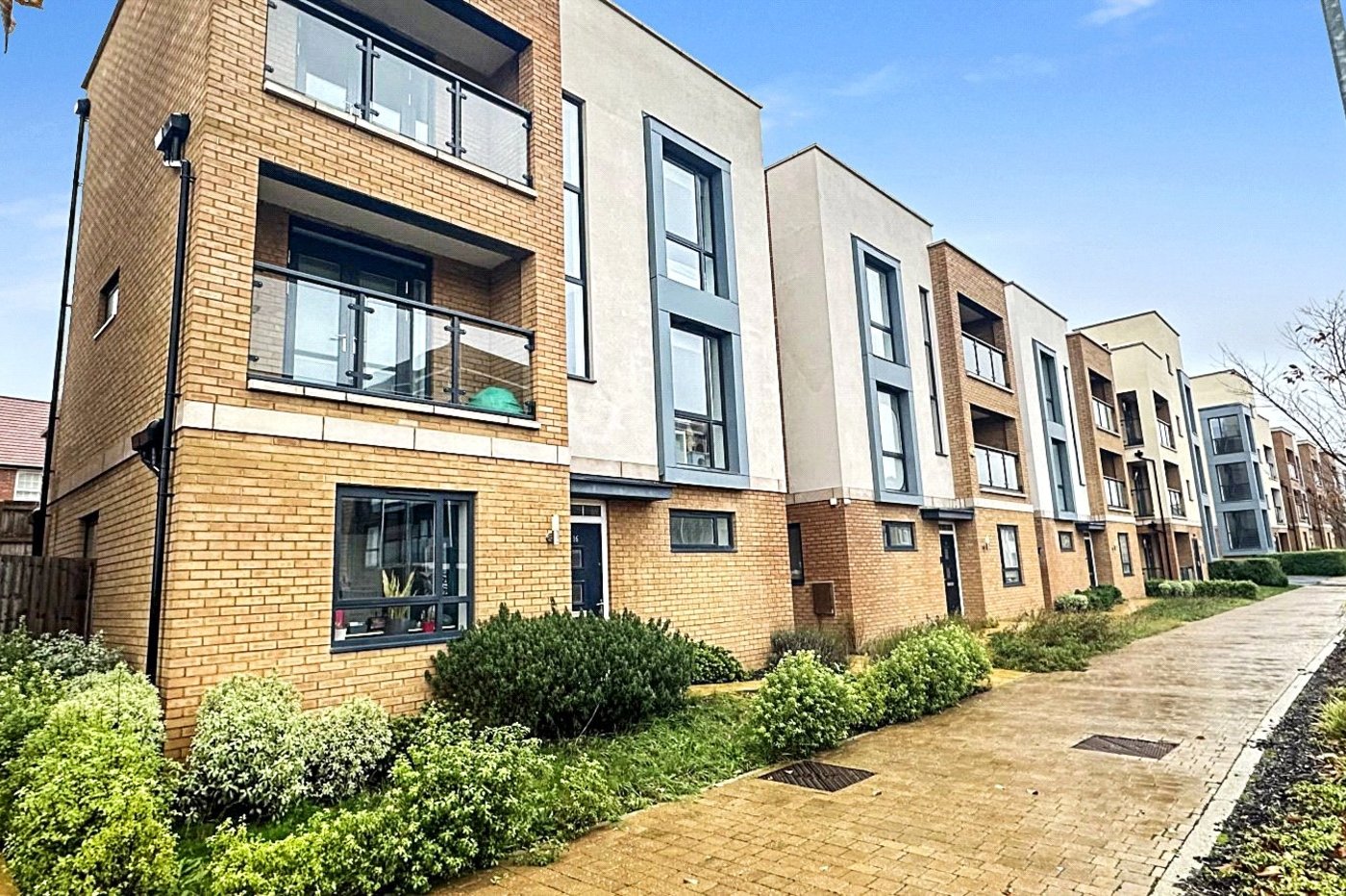 house for sale in Castle Hill, Ebbsfleet Valley, DA10 Robinson Jackson