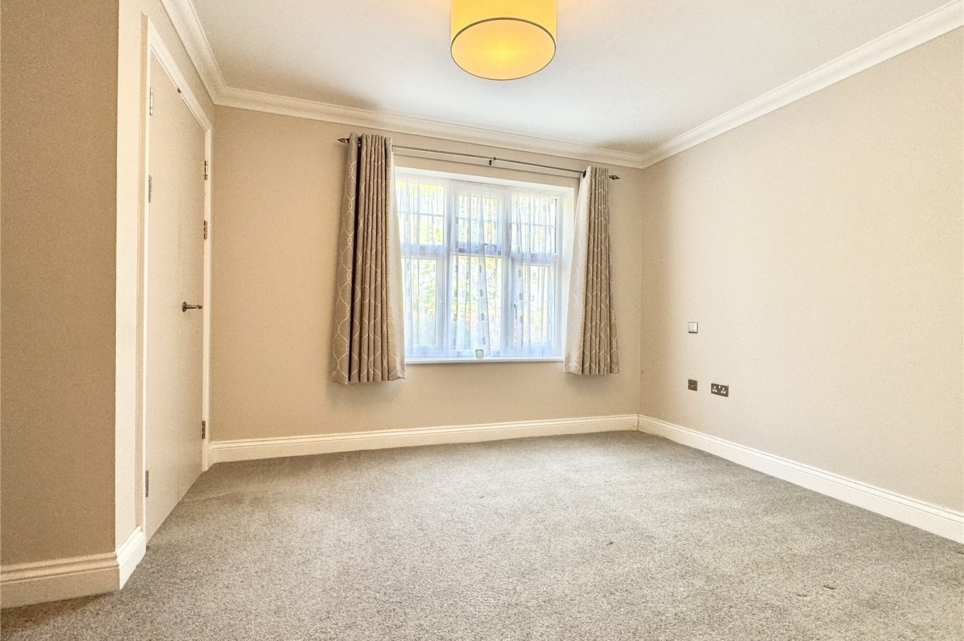 1 bedroom property for sale in Rowhill Road | Robinson Jackson