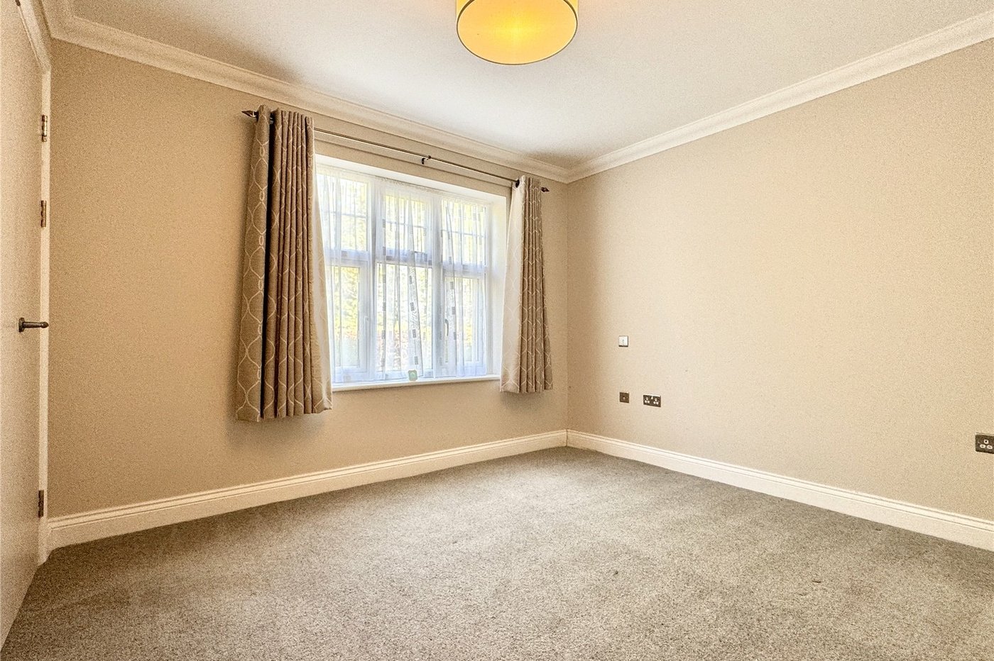 1 bedroom property for sale in Rowhill Road | Robinson Jackson