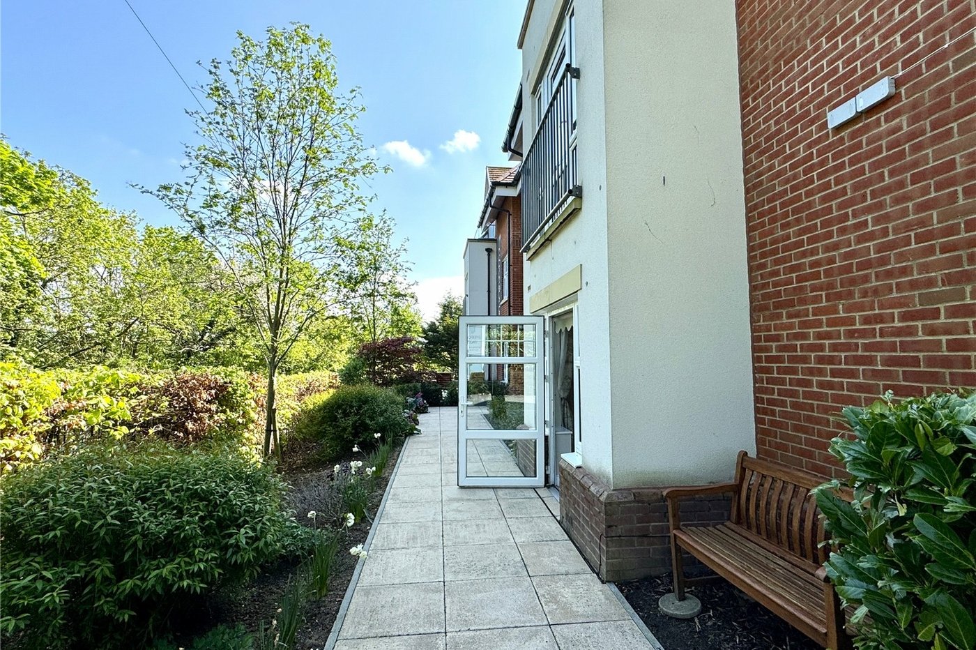 1 bedroom property for sale in Rowhill Road | Robinson Jackson