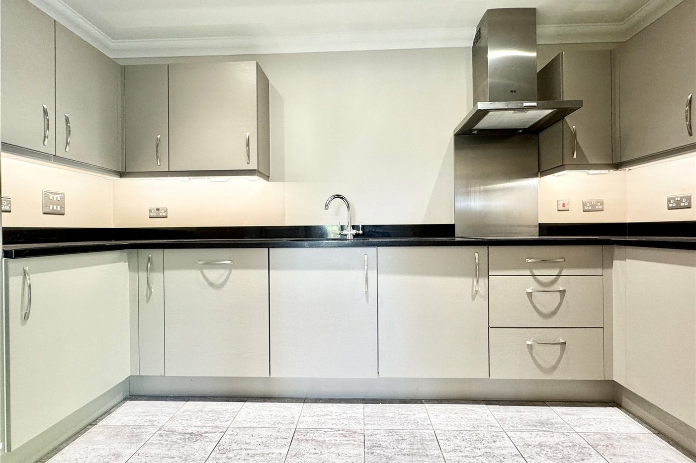 1 bedroom property for sale in Rowhill Road | Robinson Jackson