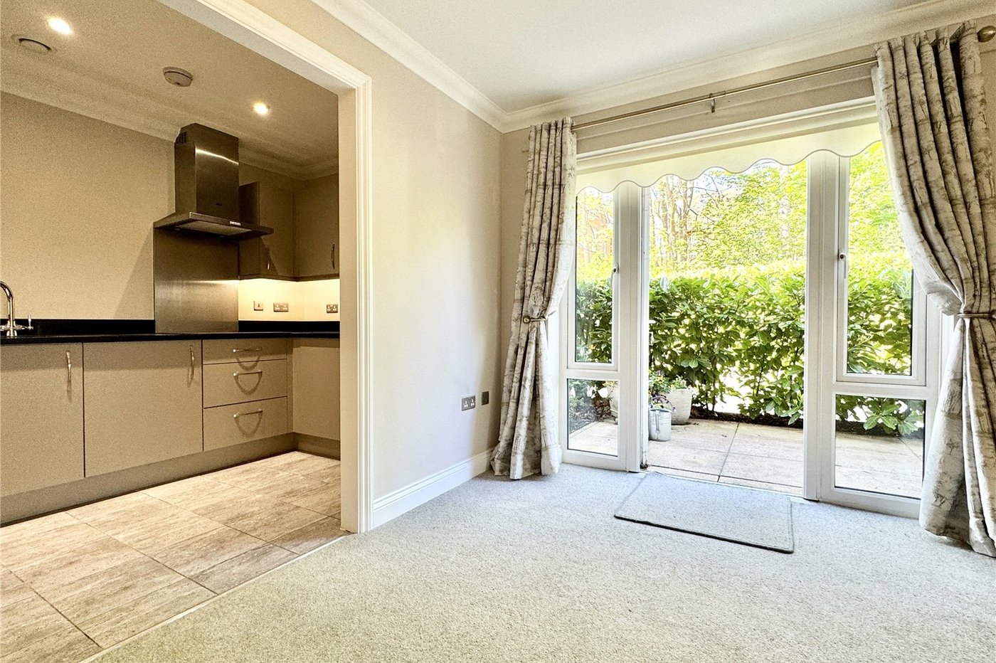 1 bedroom property for sale in Rowhill Road | Robinson Jackson