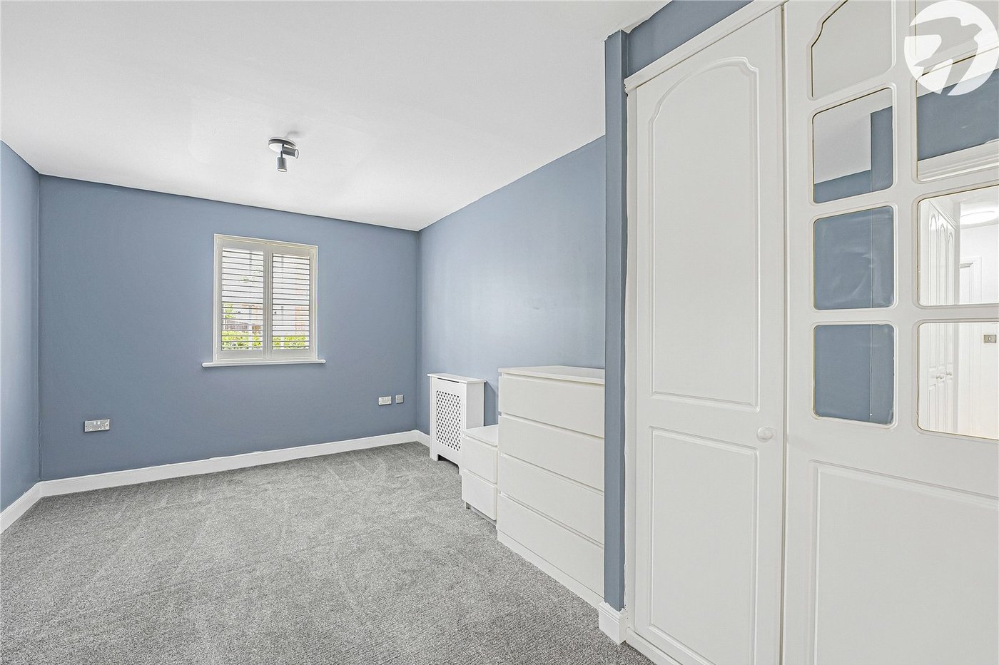 2 bedroom property for sale in Greenhithe | Robinson Jackson