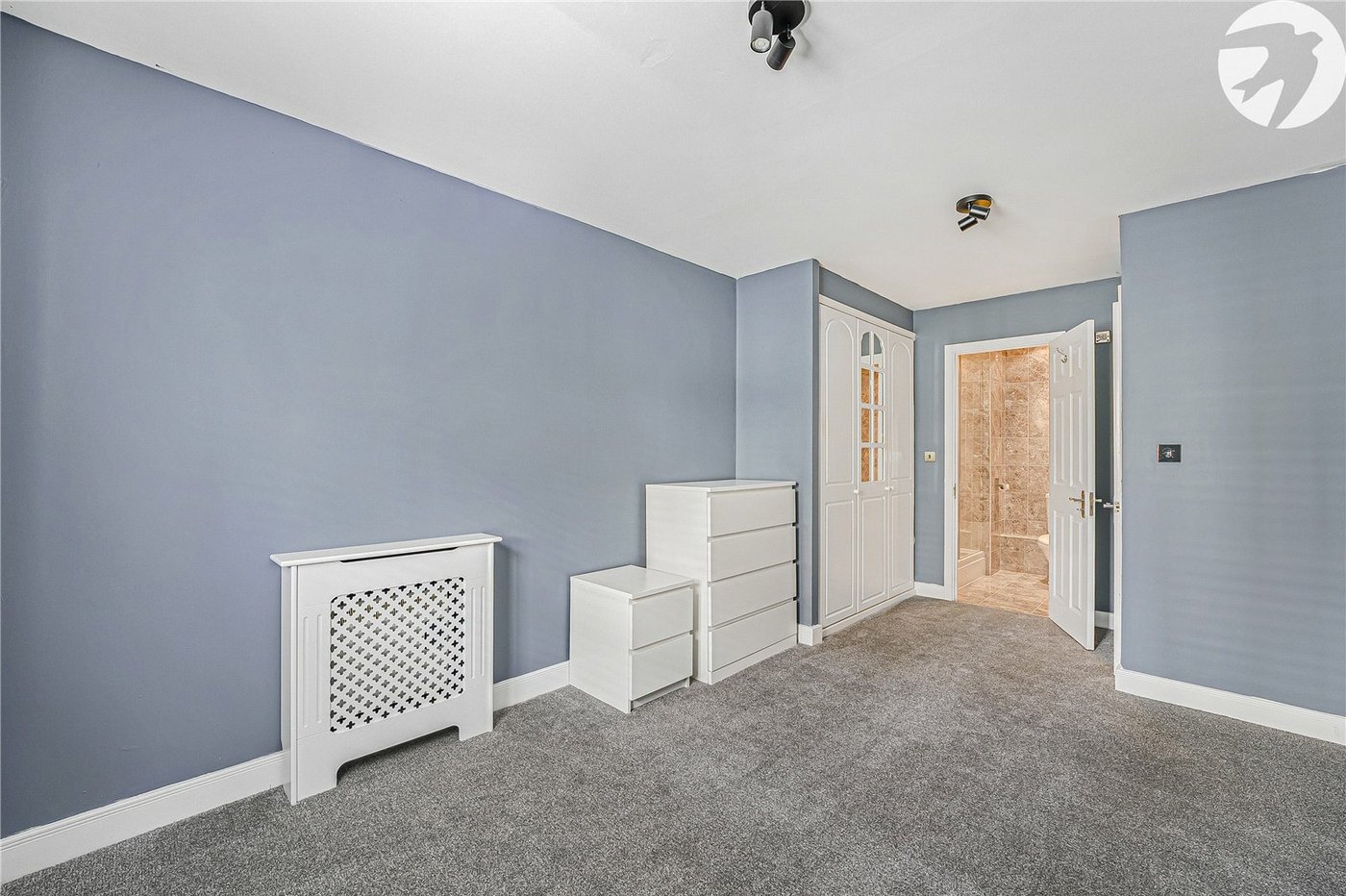 2 bedroom property for sale in Greenhithe | Robinson Jackson