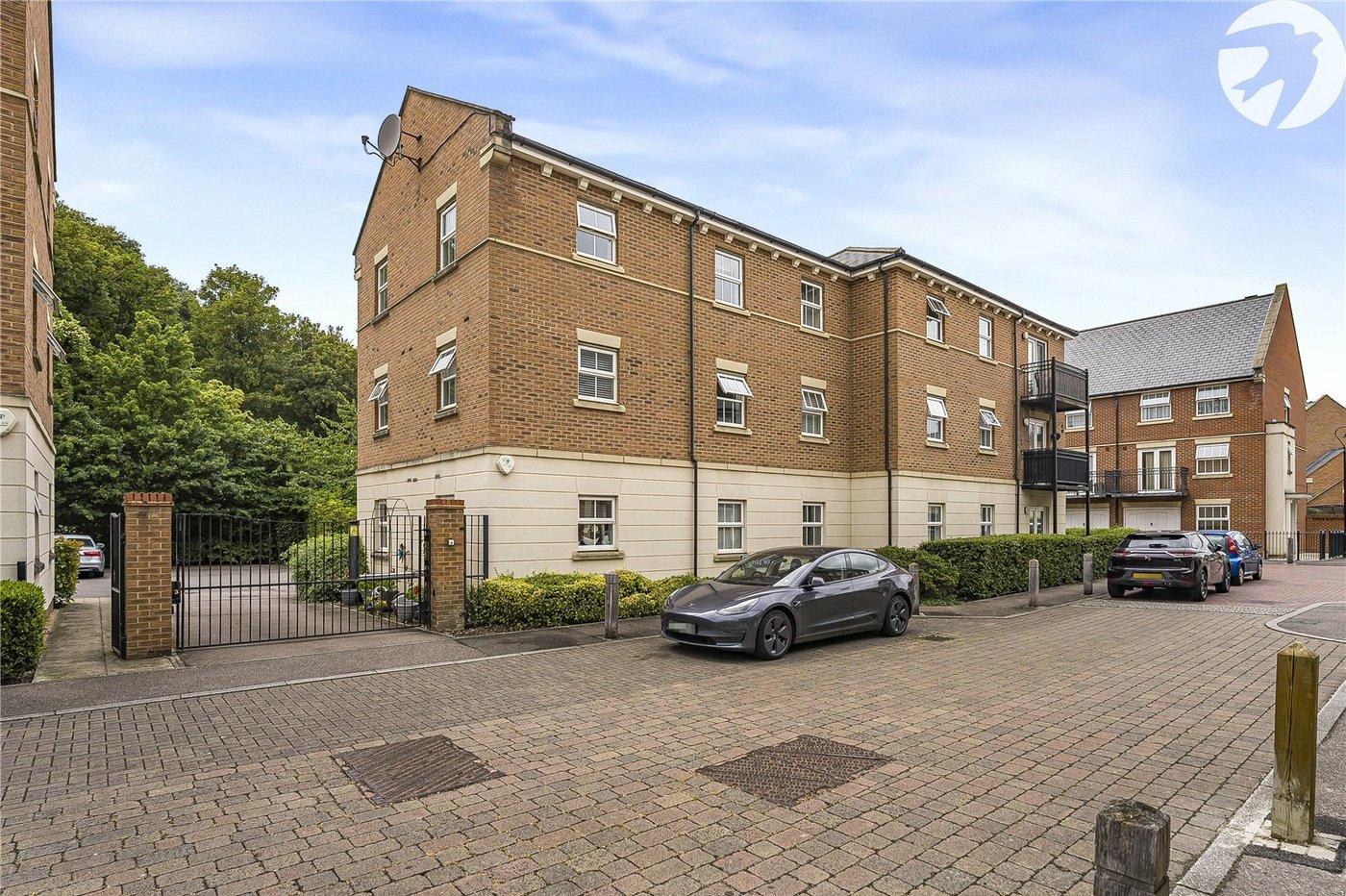 2 bedroom property for sale in Greenhithe | Robinson Jackson