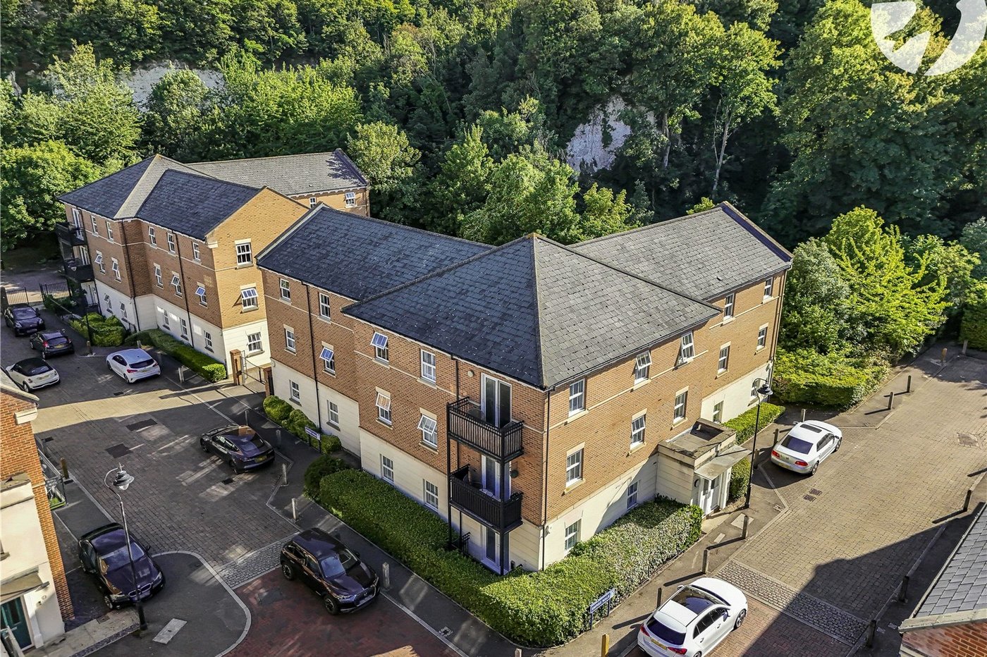 2 bedroom property for sale in Greenhithe | Robinson Jackson