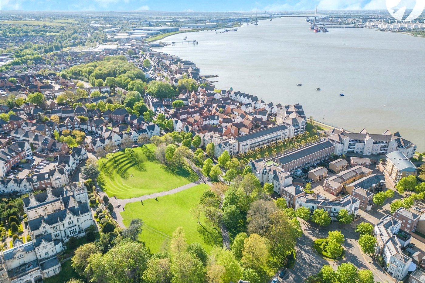 2 bedroom property for sale in Greenhithe | Robinson Jackson