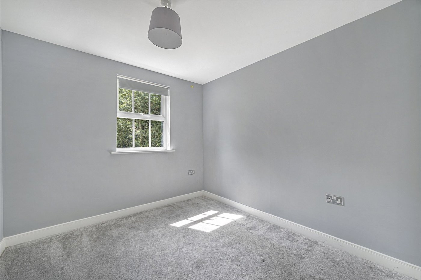 2 bedroom property for sale in Greenhithe | Robinson Jackson
