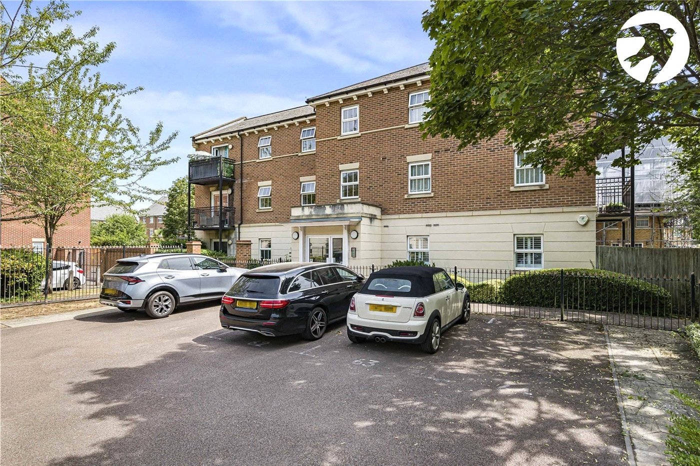 2 bedroom property for sale in Greenhithe | Robinson Jackson