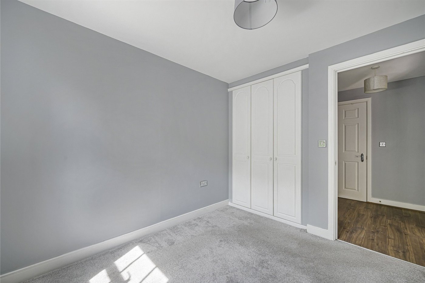 2 bedroom property for sale in Greenhithe | Robinson Jackson