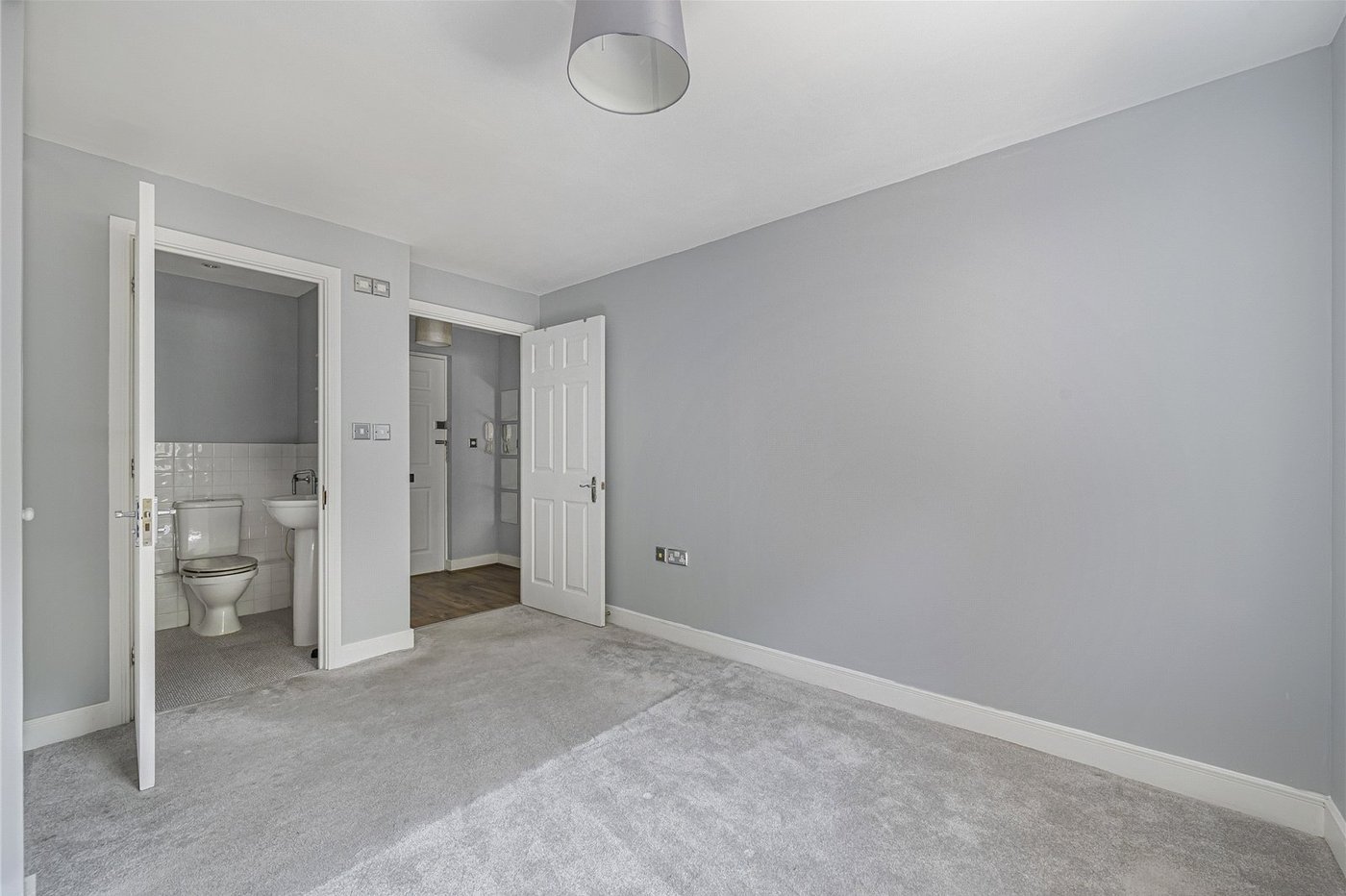 2 bedroom property for sale in Greenhithe | Robinson Jackson