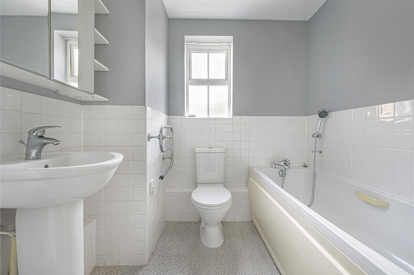 2 bedroom property for sale in Greenhithe | Robinson Jackson