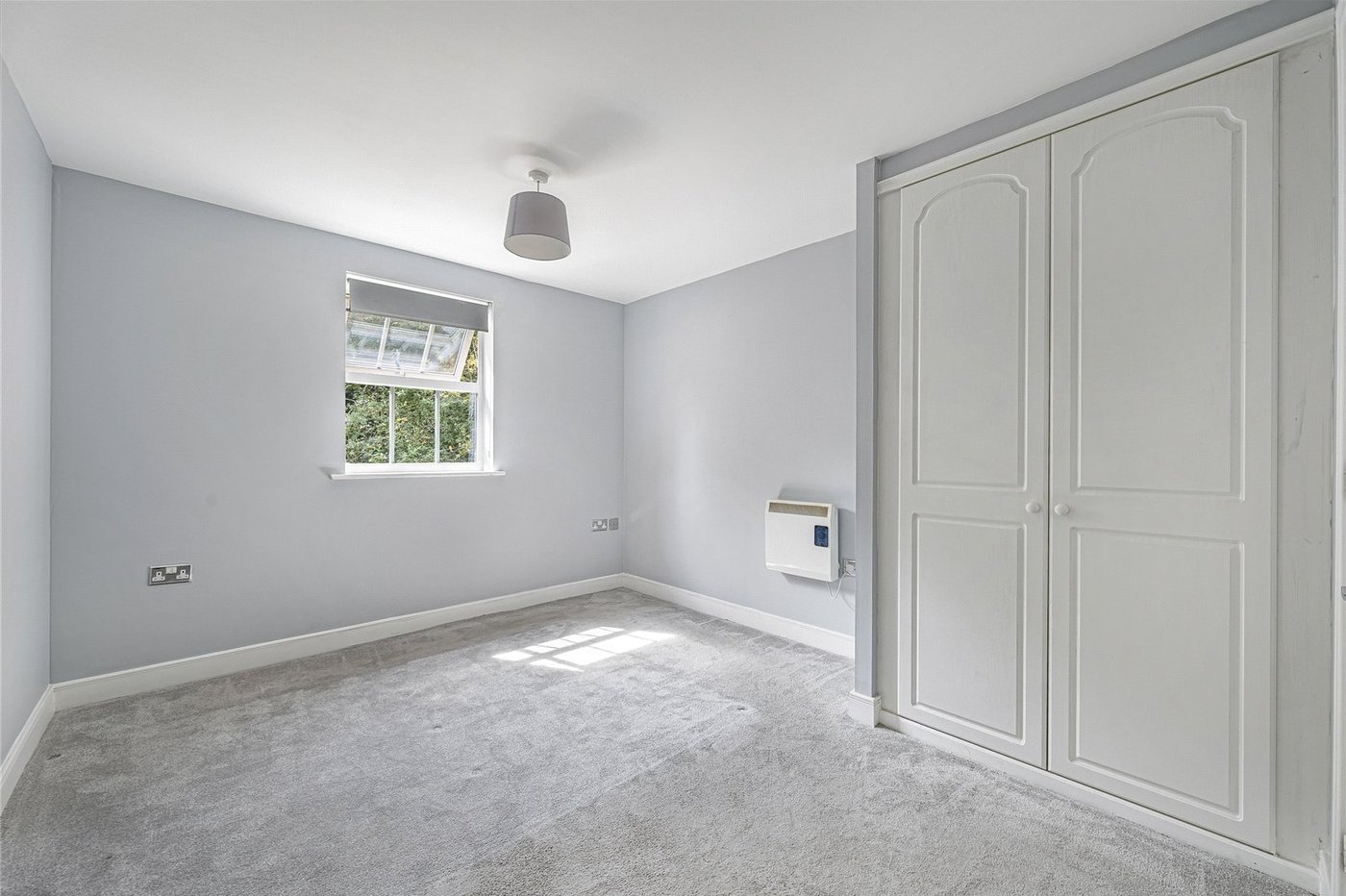 2 bedroom property for sale in Greenhithe | Robinson Jackson