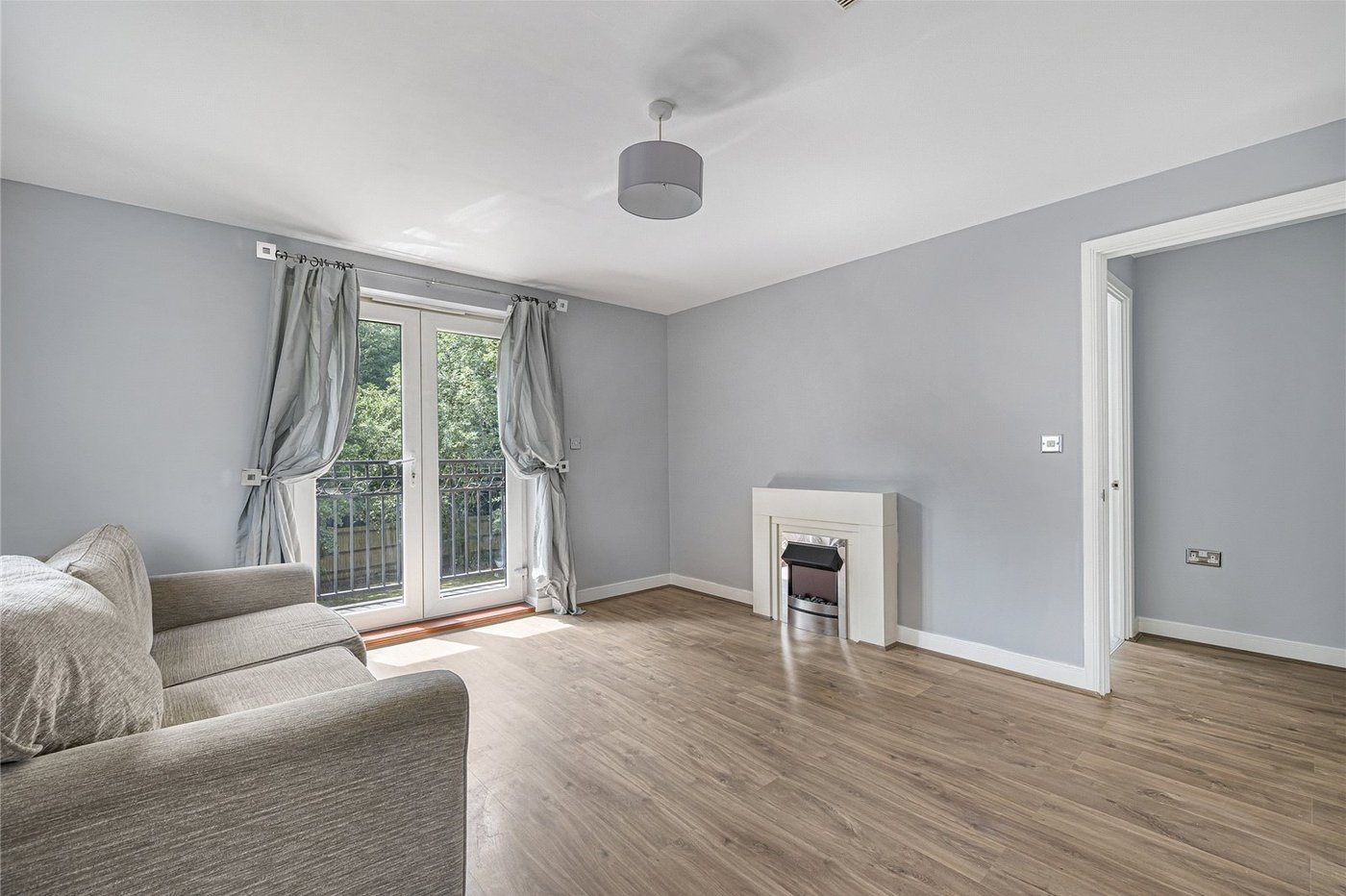 2 bedroom property for sale in Greenhithe | Robinson Jackson